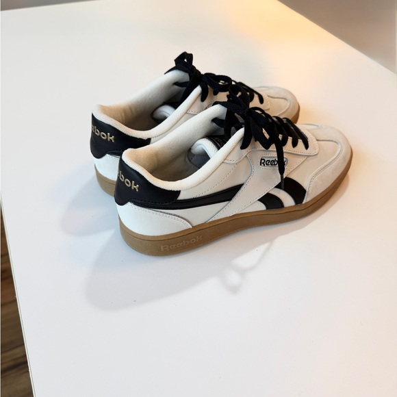 Reebok Classic White Sneakers Gum Sole - Picture 6 of 6